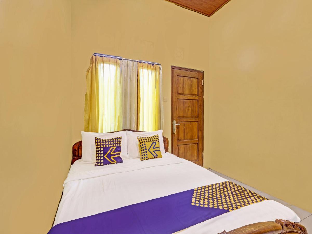 SPOT ON 91337 Pandu Homestay Klaten Wonogiri Bagian luar foto